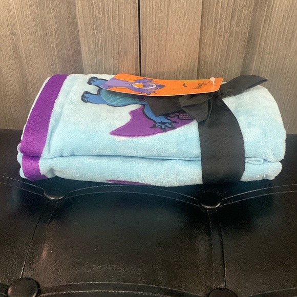 New Halloween Bat Stitch Standing On Light Blue Cotton Hand Towels Pack Of 2 - Picture 8 of 10